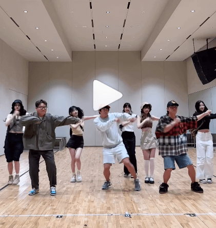 곽준빈, 기안, 이시언, 르세라핌이 함께 춤을 추고있는 장면