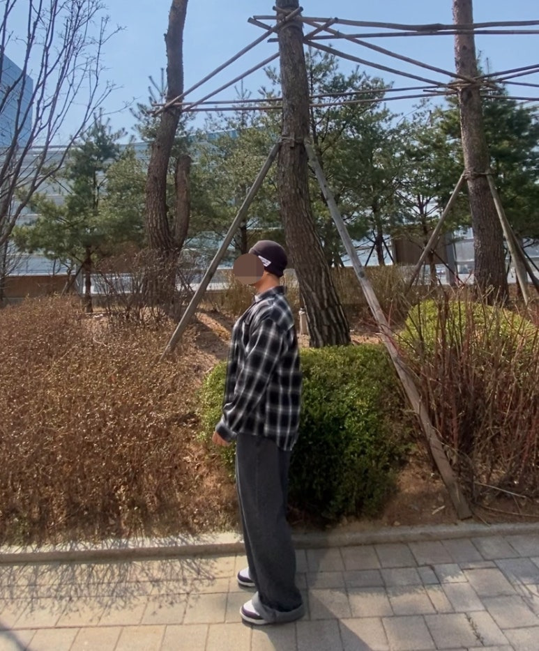 데일리룩('26. 3. 22.)반스 밀포드비니, 빈티지 십자가목걸이, 리메인세컨드 체크셔츠, 무신사스탠다드 티셔츠, 유니클로 벨트, 그리너리크리드 데님팬츠, 나이키 덩크로우 돌고래