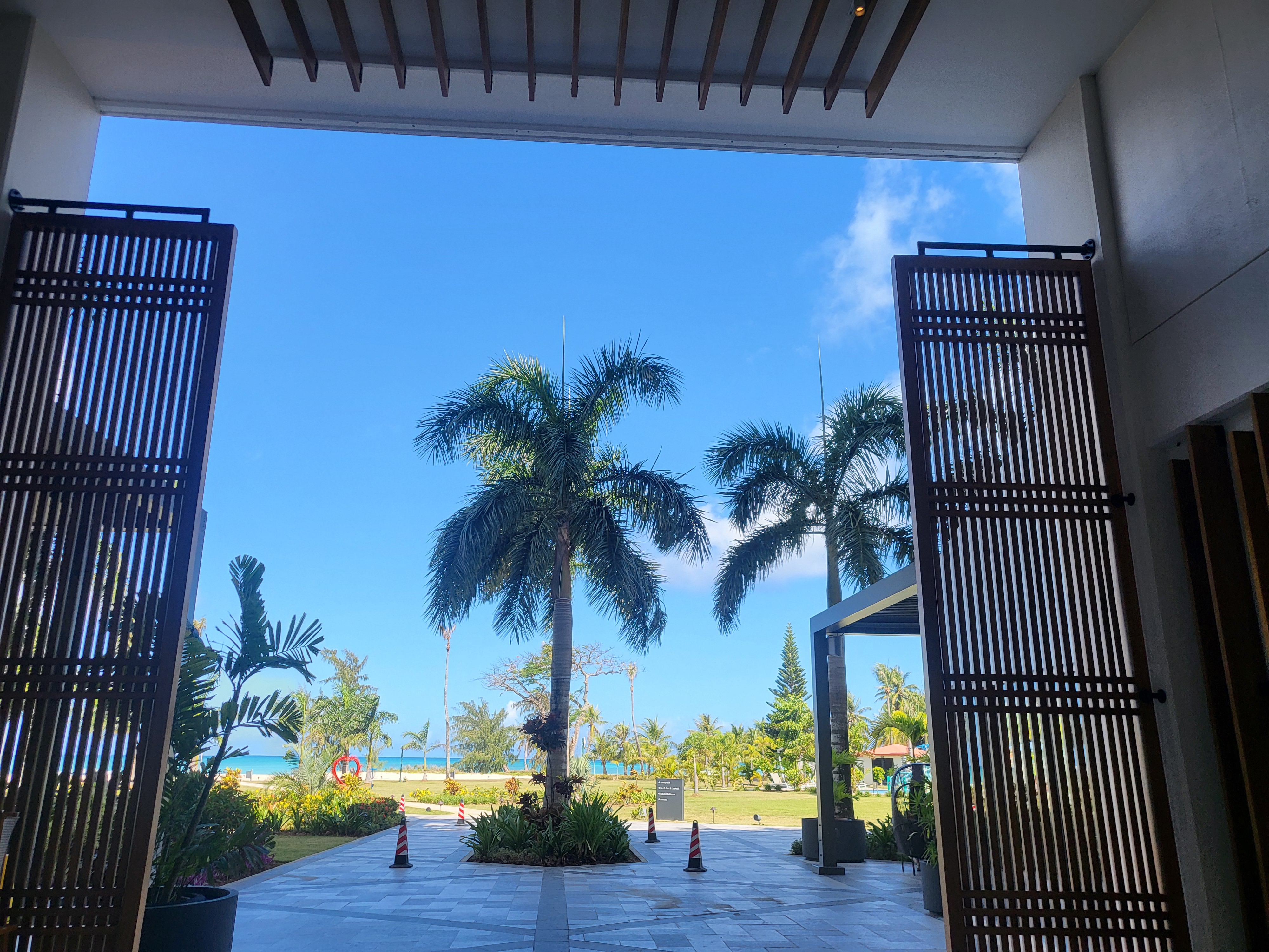 사이판 크라운플라자호텔 입구