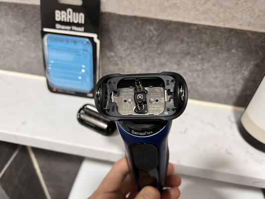 시리즈 6 전기 면도기 내부