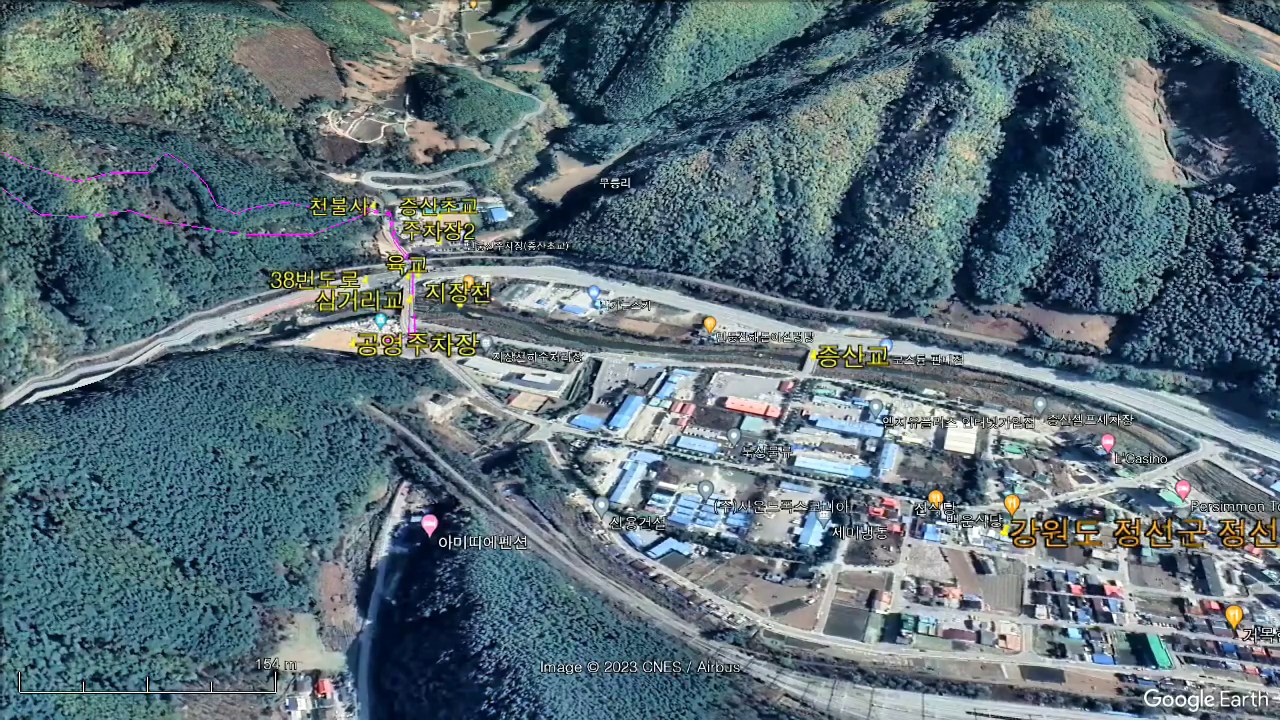 영상에 삽입된 증산초교와 삼거리교 주변 위성 지도.