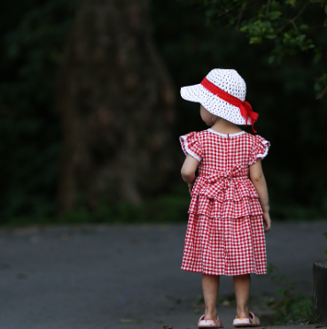 아이의 뒷모습 사진