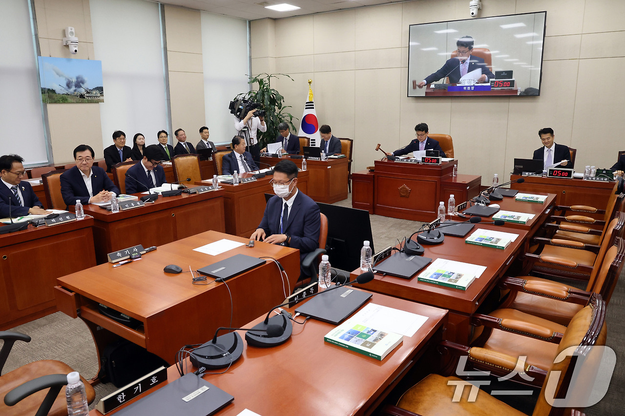 진성준 국방위원장 미국 비자 거부 관련 보도 인물 자료 이미지 13A