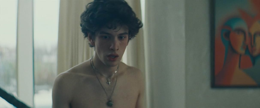 영화 '아노라' (Anora) 리뷰 - 강렬한 스토리와 현실적인 로맨스!