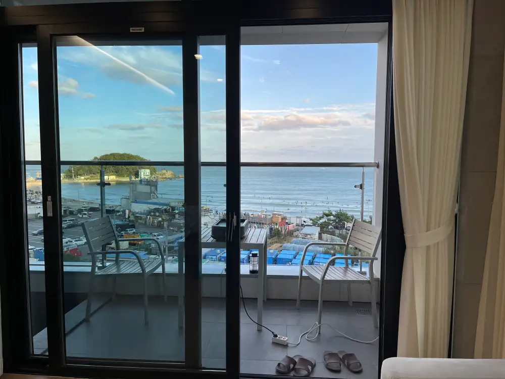 폴마레펜션-객실내부-오션뷰