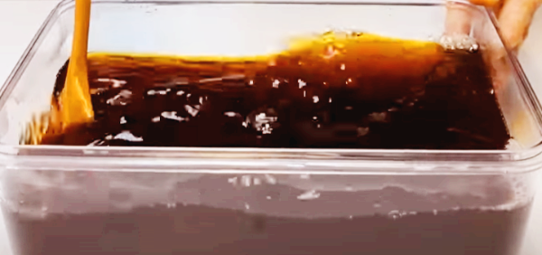 설탕 넣고 섞이기