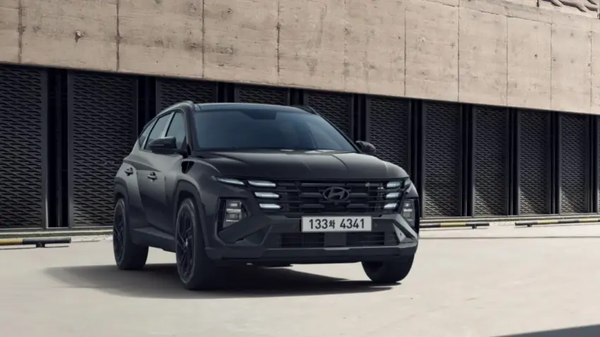 블랙 익스테리어가 적용된 2026 투싼입니다.