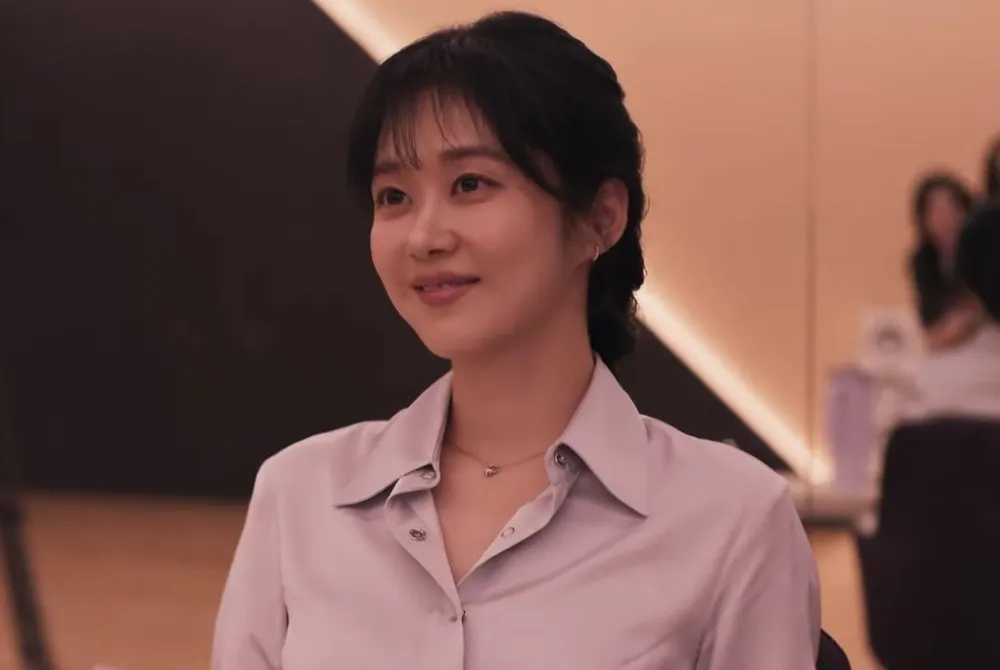극 중 강루리 