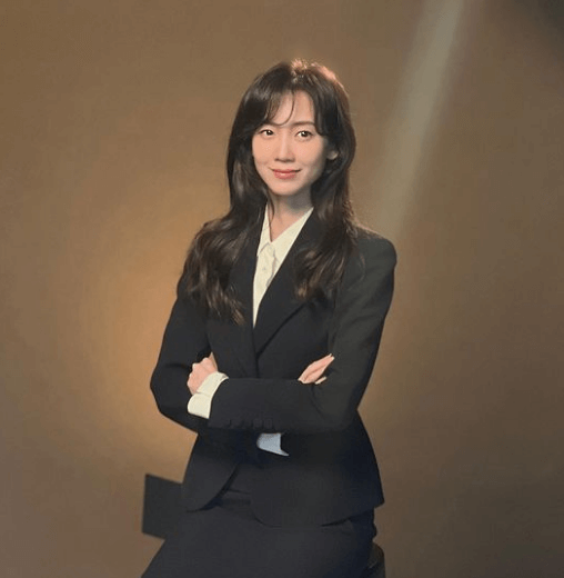 신현빈-검은-정장