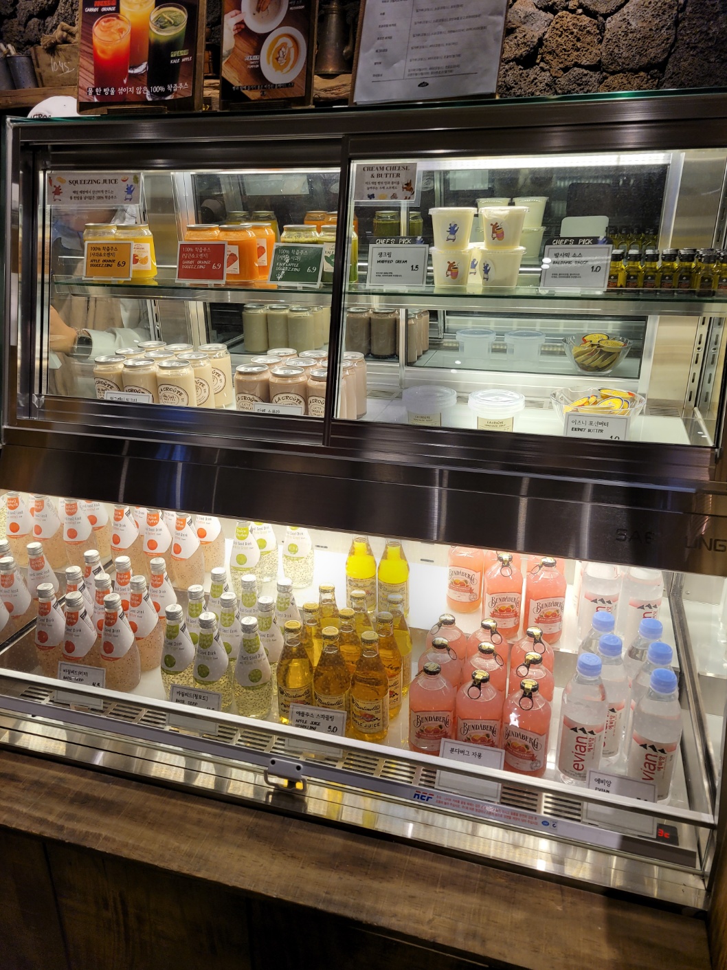 라끄루트 빵과 음료