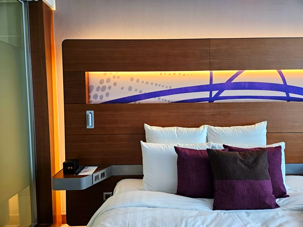 노보텔_슈페리어_침대