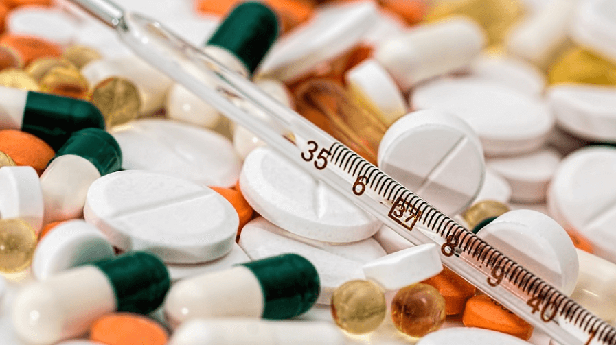 발등이 붓는 이유가 되는 여러 가지 약물들