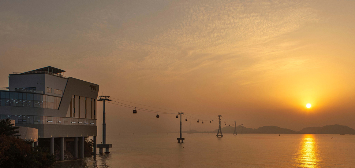석양질 때 서해랑 제부도 해상케이블카 모습