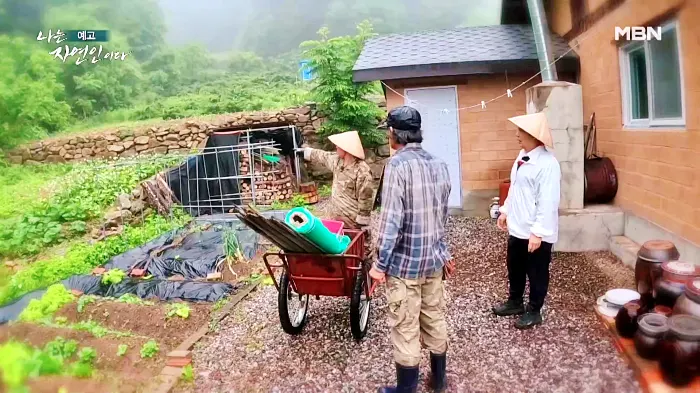 나는 자연인이다 곤드레밥, 부추전, 텃밭 아스파라거스 미나리 삼겹살, 1200평 땅을 나눠 산골 생활, 이웃집 두 남자 자연인 권영팔, 김진식 소개 및 이승윤 출연 558회 다시보기