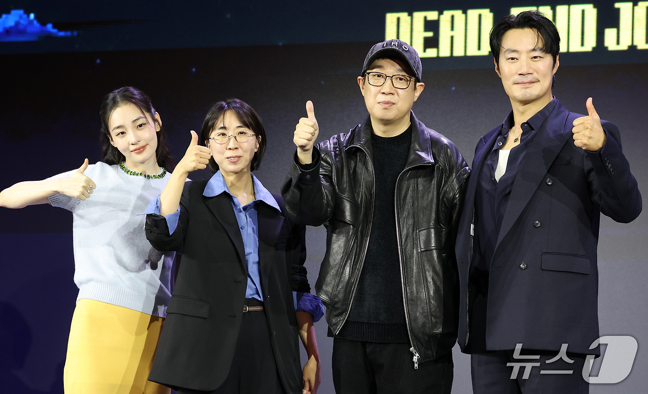 뉴스1 꿀알바 제작발표회 단체 포즈