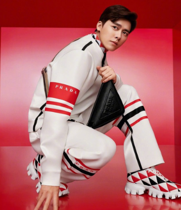 프라다 엠버서더의 저주?