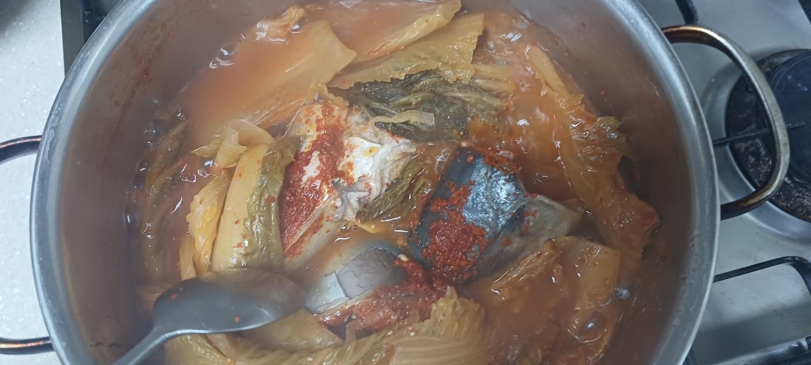숟가락으로 국물 끼얹기1