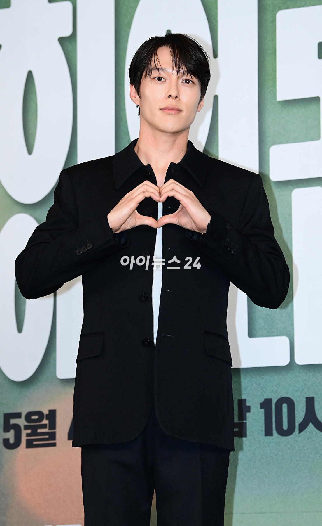 배우 장기용이 2일 오후 서울 마포구 상암동 스탠포드호텔에서 열린 JTBC 새 주말극 '히어로는 아닙니다만' 제작발표회에 참석하고 있다. [사진=정소희 기자]