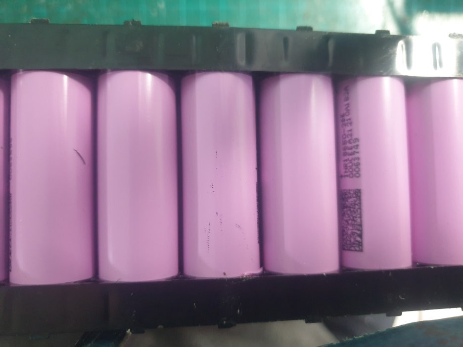 레이윙 디스커버리 d18 내부 배터리 13s7p 91셀