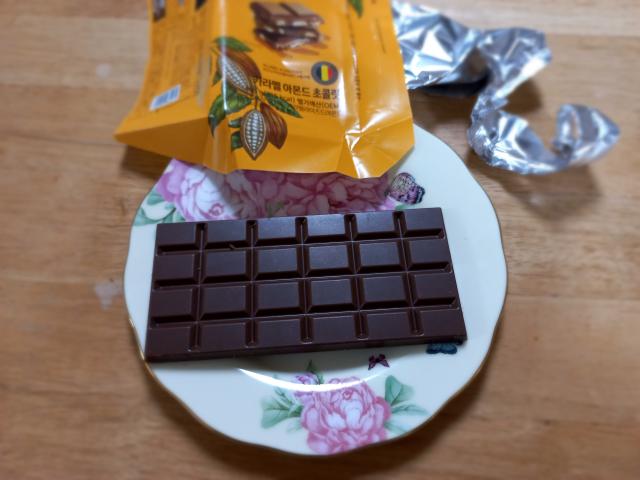 노브랜드 카라멜 아몬드 초콜릿