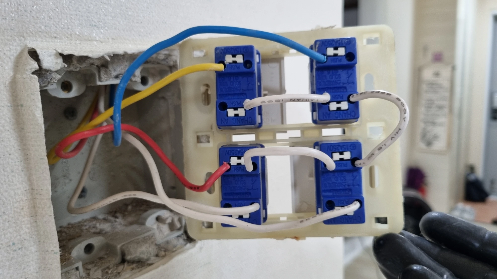 전등 스위치 배선 모습