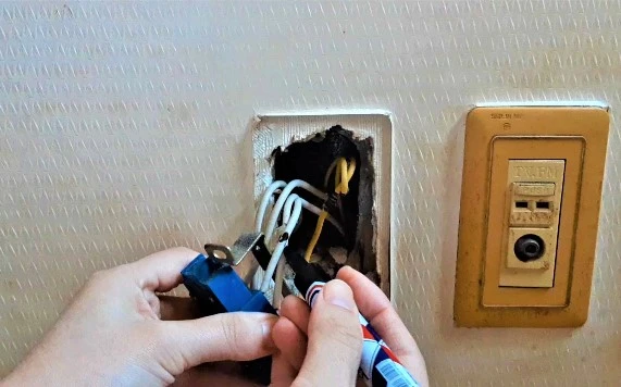 전선 극성 표시하기