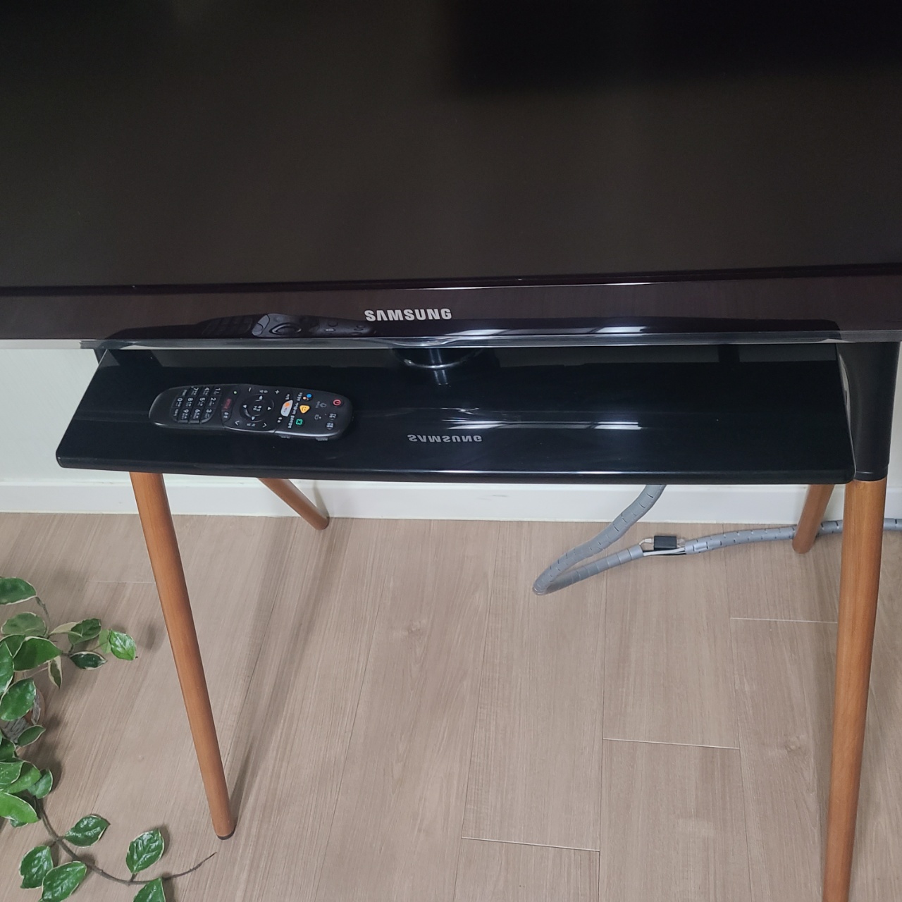 TV 받침대