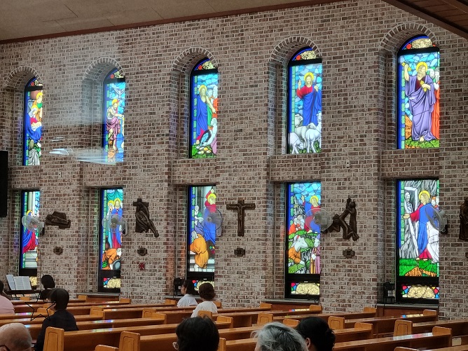 제주 서귀복자성당 스테인드글라스, 십자가의 길 사진