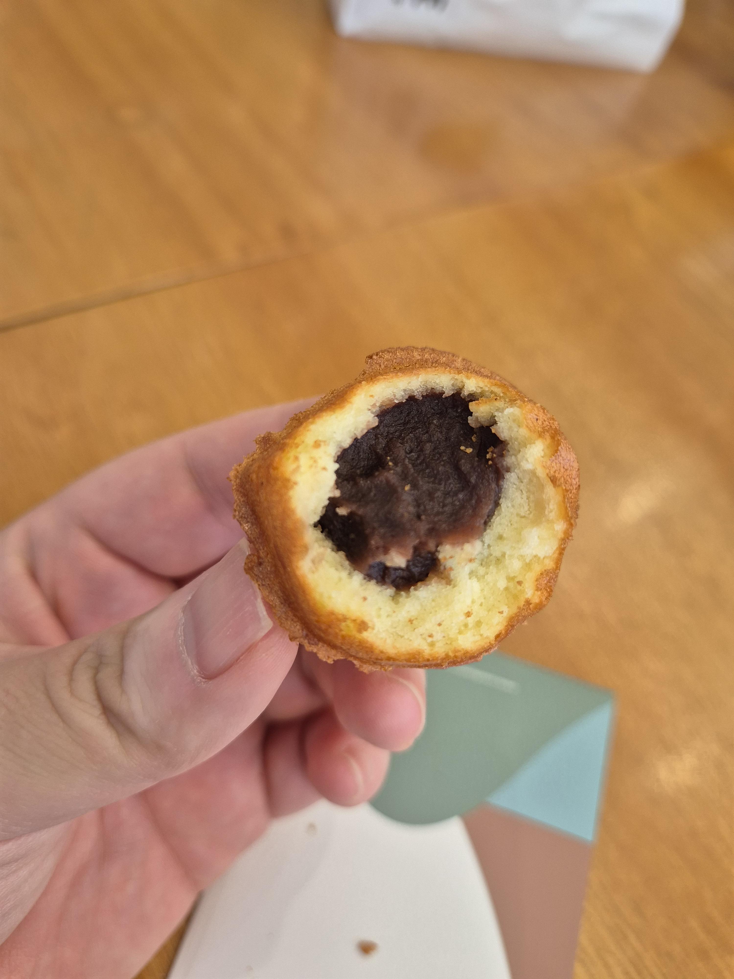 팥소가 가득들어간 비발디파크 호두과자