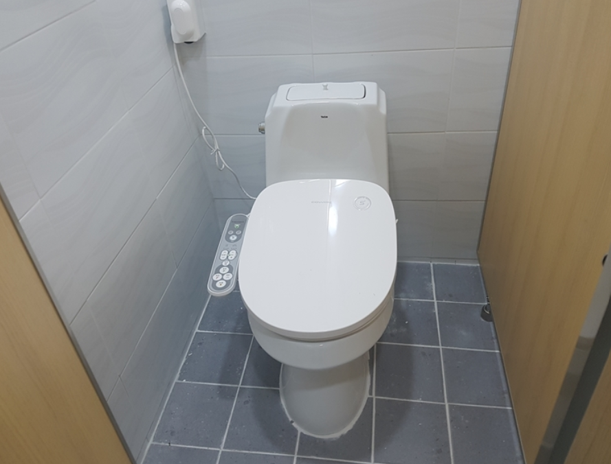 비데가 있는 화장실