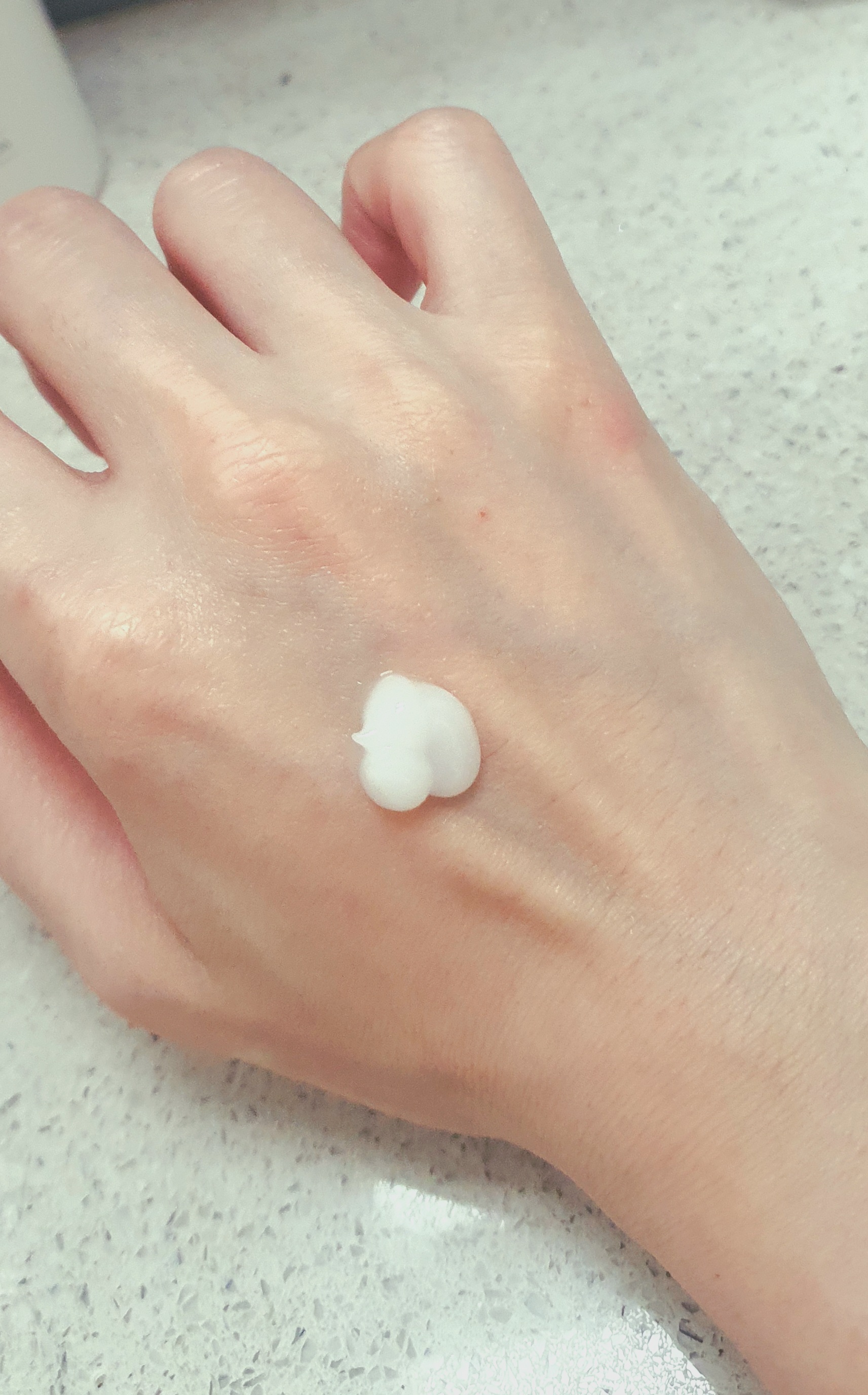 사용량은-헤어-건조-상태나-모발의-길이에-따라-조절합니다.