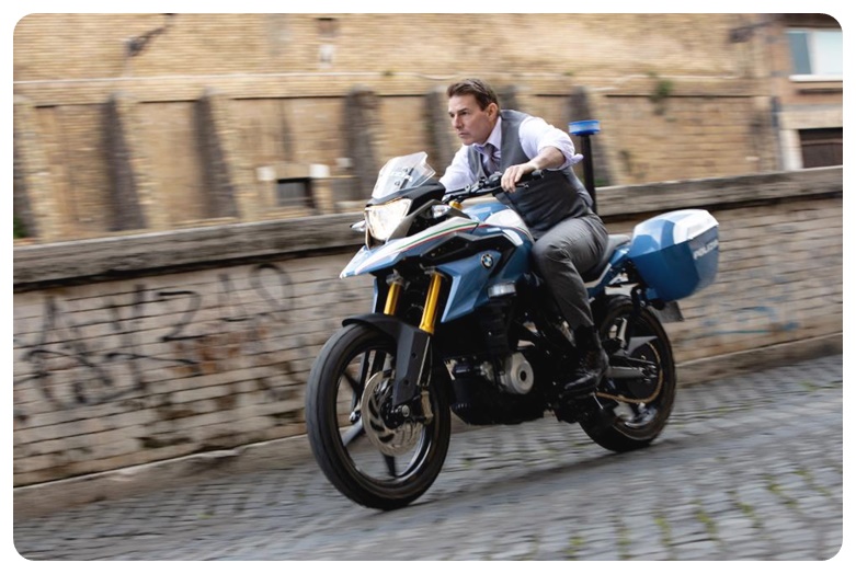 오토바이를 탄 에단 헌트