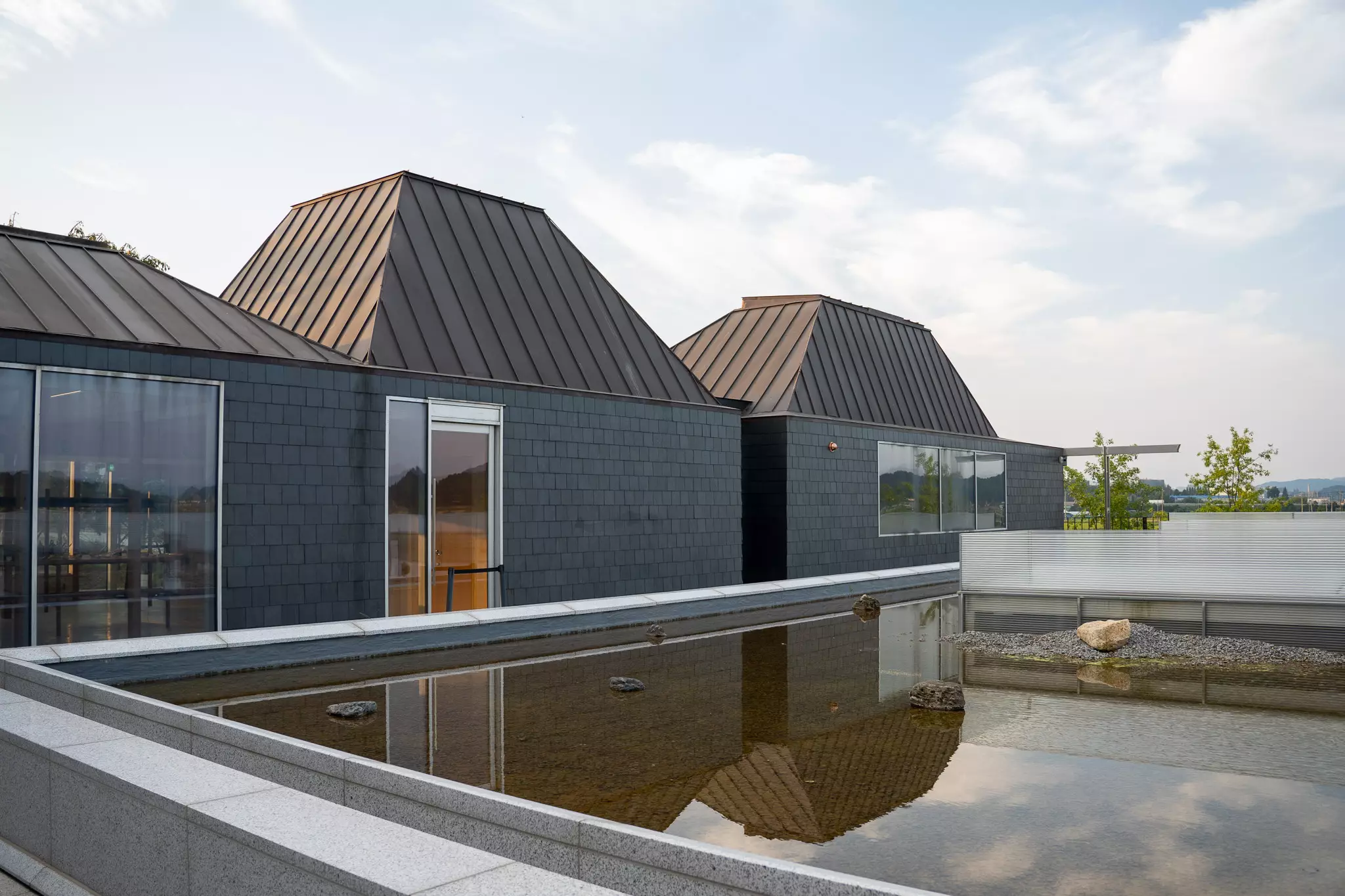 뤁스퀘어-외부-수공간