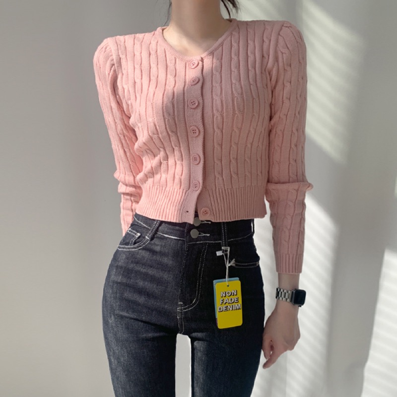 티데일리 꽈배기 크롭 니트 가디건 상품 컷