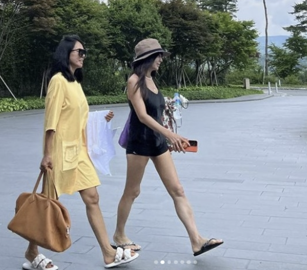 배우 황신혜 몸매