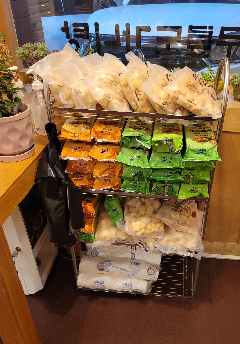 왕가설농탕 입구 간식