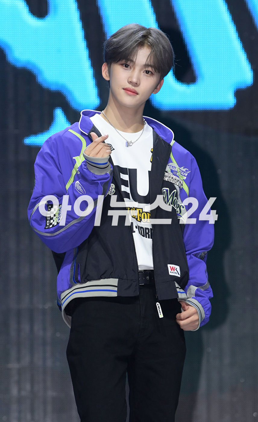 그룹 루네이트(LUN8)가 15일 오후 서울 광진구 예스24라이브홀에서 진행된 루네이트 첫 번째 미니앨범 'CONTINUE?'(컨티뉴?) 발매 기념 쇼케이스에 참석해 전의를 불태우고 있다. [사진=정소희 기자]