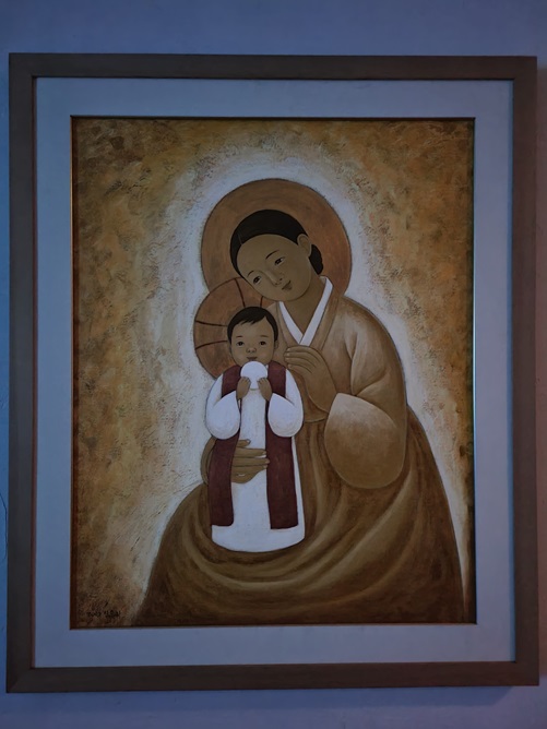 성체 조배실에 걸린 심순화 카타리나 작가님의 성모자 성화가 참 좋았습니다.