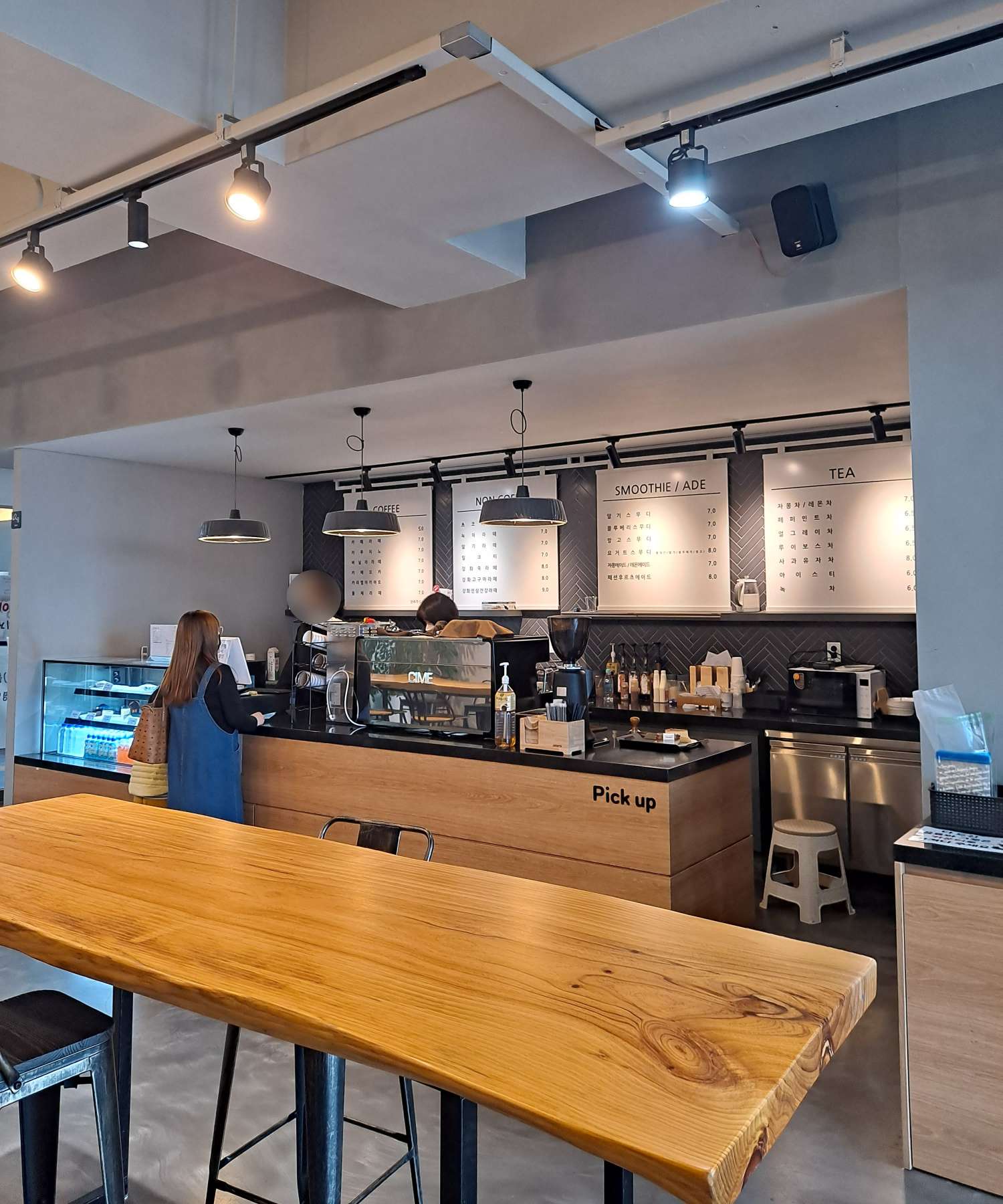 카페모노 주문 픽업대