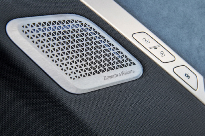 자동차 서라운드 사운드 시스템