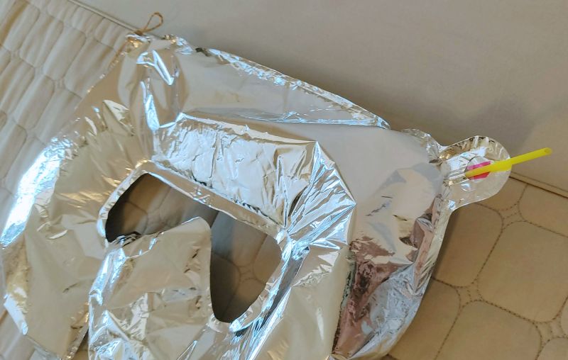공기주입구에 얇은빨대를 넣어 바람이 빠져가는 사진
