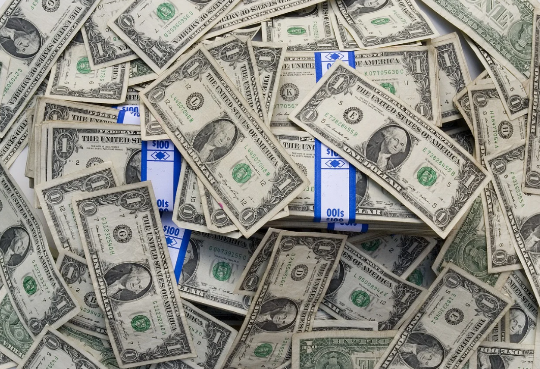 예적금 금리 줄줄이 인하하는 은행들, 신한은행도 31개 상품 금리 인하