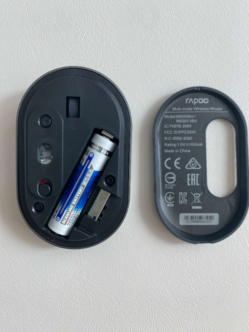 rapoo-M600G-Mini-뒷면-커버는-자석으로-탈부착-되며-AAA건전지-1개가-들어간다,