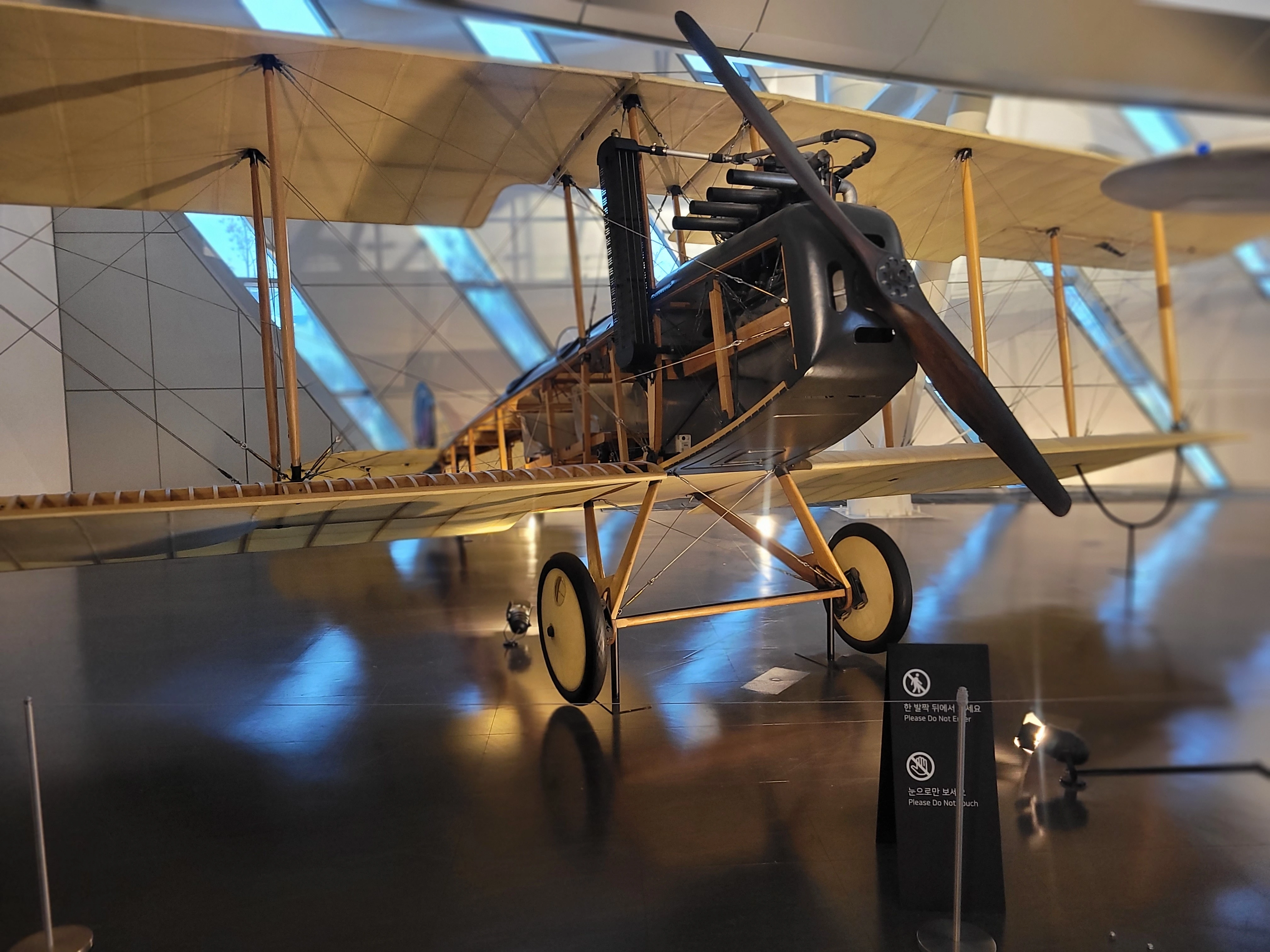 국립항공박물관 전시용 비행기