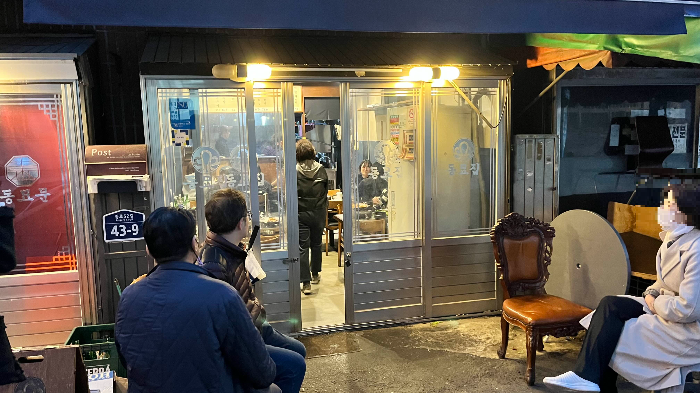 기다리는 사람들