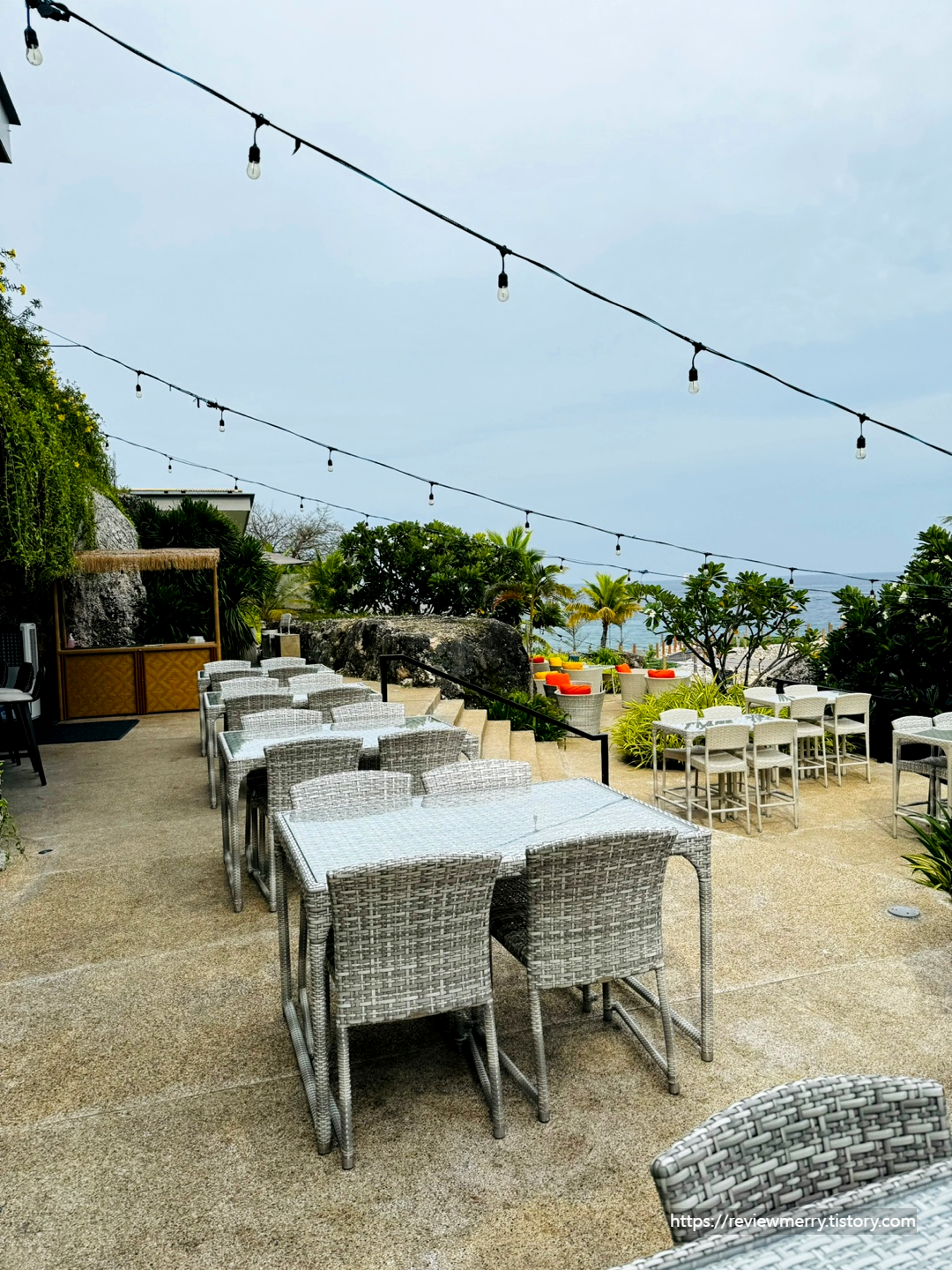 동굴바 외부 자리