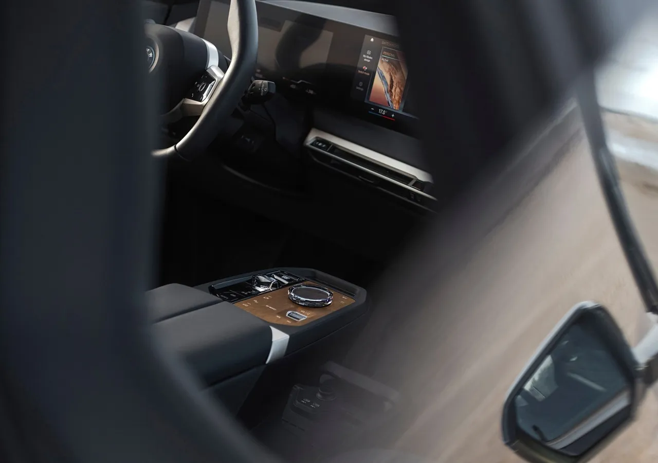 BMW IX M60 차량 이미지