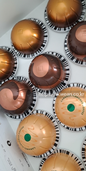 커피 캡슐이 놓여 있어요.