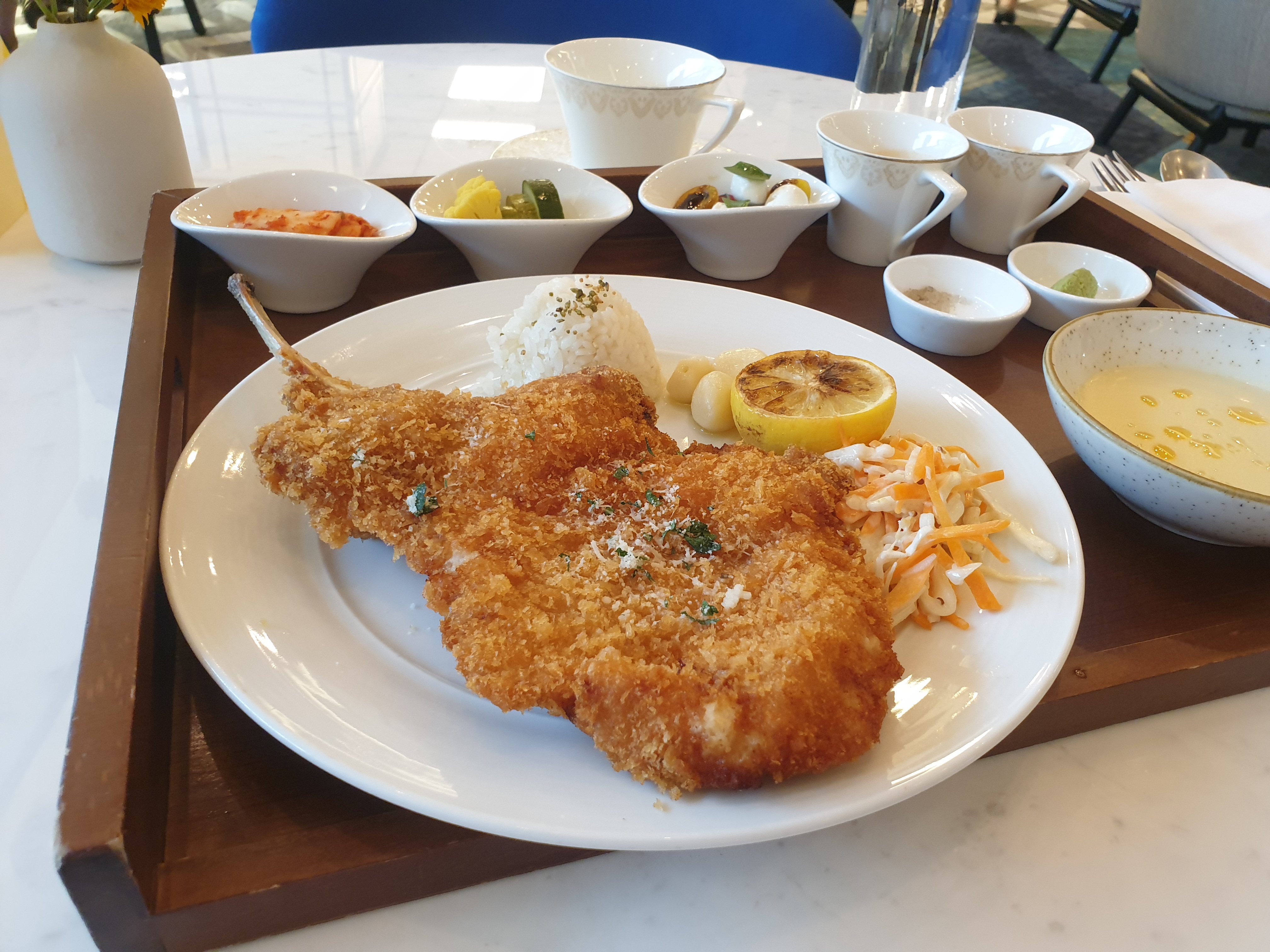 명동 르메르디앙 호텔 4층 카페 런치세트 중에 프리미엄 남산돈까스