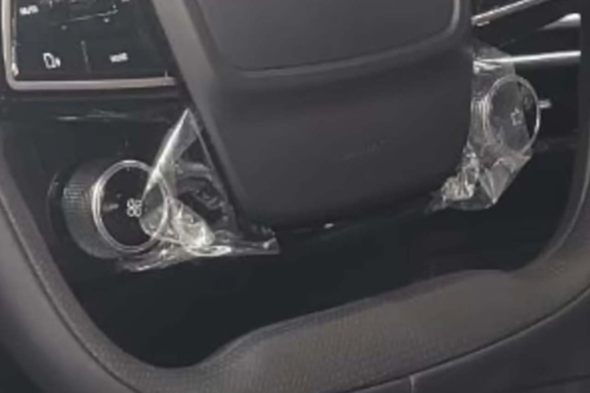 KGM 액티언 실내 유출샷